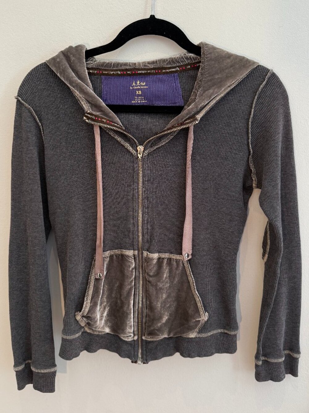 Lightweight grey jacket hoodie with velvet-like detail